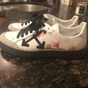 Off-White c/o Virgil Abloh